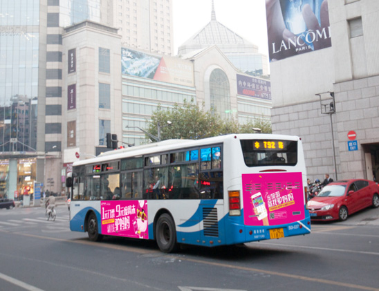 上海公交车身广告
