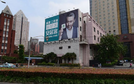 上海徐汇区虹桥路近恭城路墙面广告位