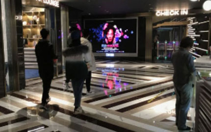 上海闵行区南方百联（友谊商城）影院入口室内LED大屏