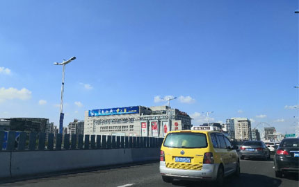 上海友谊南方商城朝西楼顶大牌