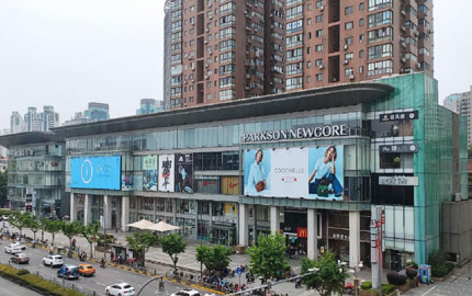 上海百盛优客城市广场北侧墙面大牌