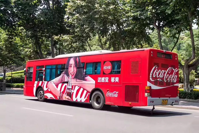 公交车车身广告
