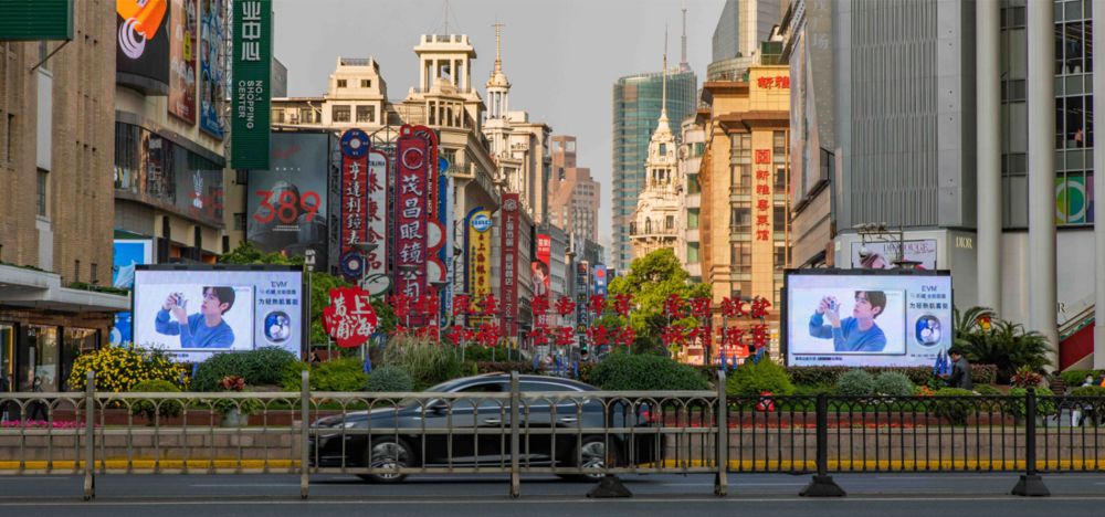 上海黄浦区南京东路西藏中路人民广场地下通道上方户外LED大屏四联屏